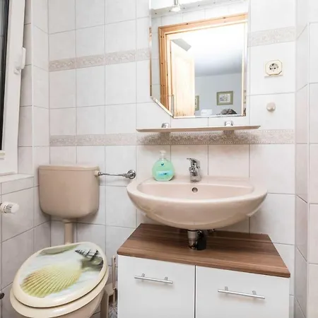 In Ruhiger Ortsran Apartment Lauterbach (Rugen)