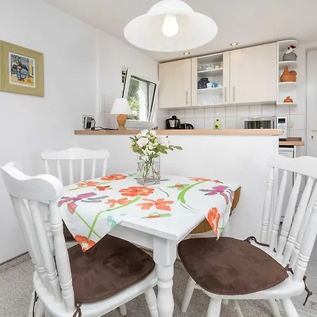 In Ruhiger Ortsran Apartment Lauterbach (Rugen)